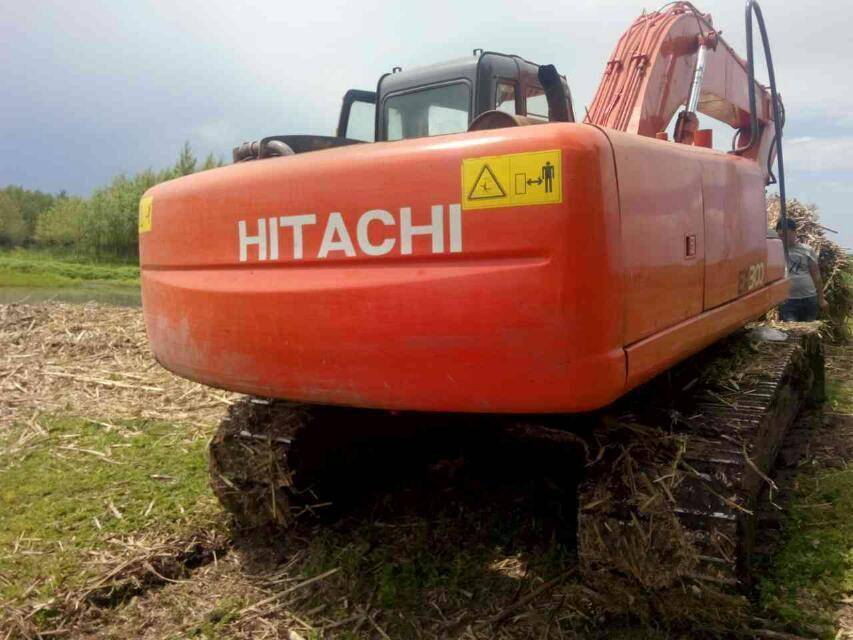 Bagaimana untuk mendiagnosis penggali Hitachi ZAXIS120 berjalan perlahan？