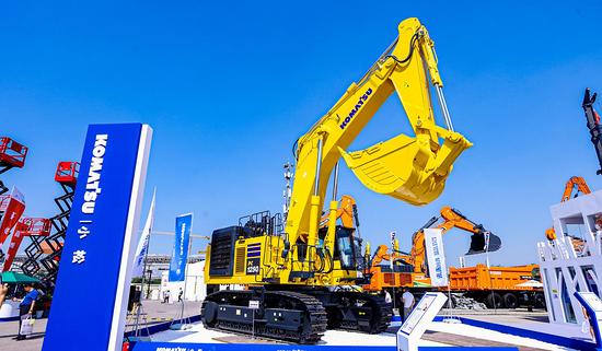 Pada bulan Disember, jengkaut Komatsu China beroperasi selama 108 jam, meningkat 19.5% YoY; empat wilayah lain juga menyaksikan pertumbuhan YoY yang positif.