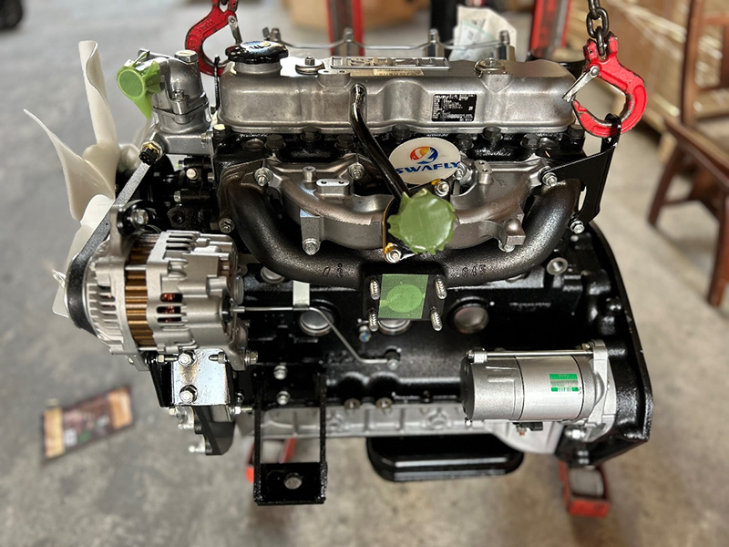 Isuzu C240: Enjin Forklift Standard Industri